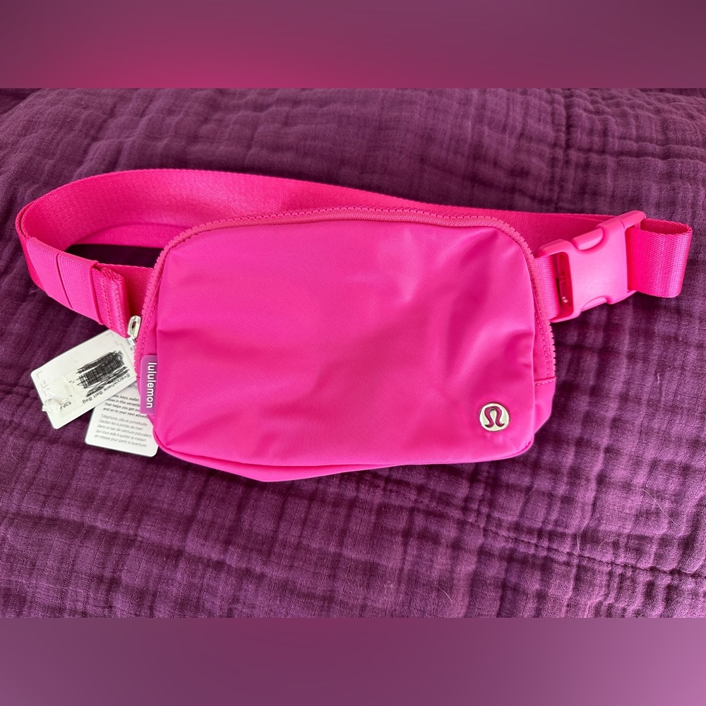 NWT Lululemon Sonic Pink Everywhere Belt Bag